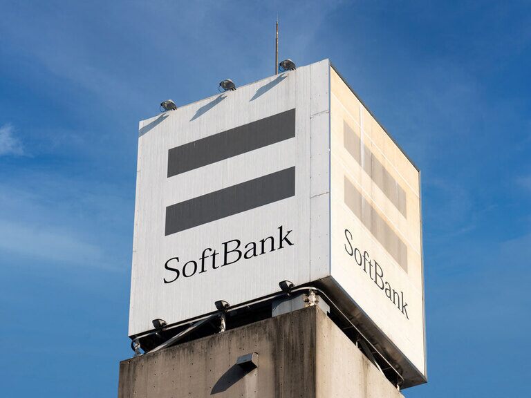 Amazon’s rocket swap; Surprise loss for SoftBank; PayPal launches stablecoin