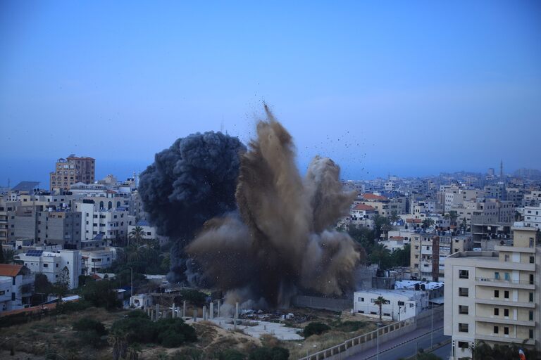 How does the Hamas-Israel war impact gold, oil, Bitcoin, and USD?